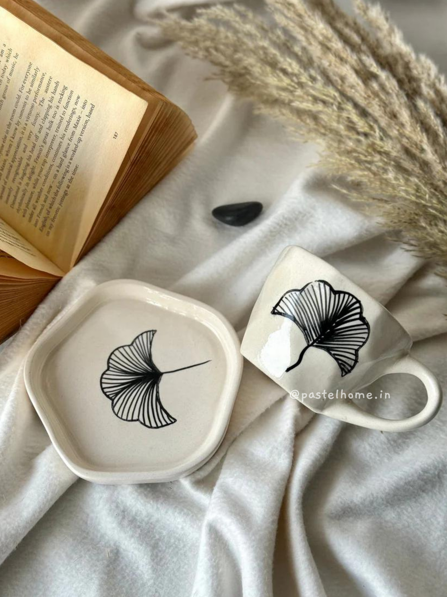 Line Art Leaf Mug and Desert Plate (set)